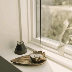 Kairavini Lotus Incense Holder -Jungalow 170651 6333124e b85a 4c53 bd36 a8e0960f43c9 750x PhotoRoom