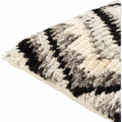 Zohra Shag Pillow 11 Zohra Shag Pillow -Jungalow bes003 detail corner PhotoRoom