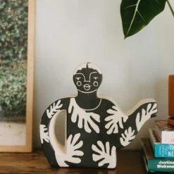 Jungalow Sybil Leaf She Pot By Justina Blakeney® -Jungalow sybilshepot2